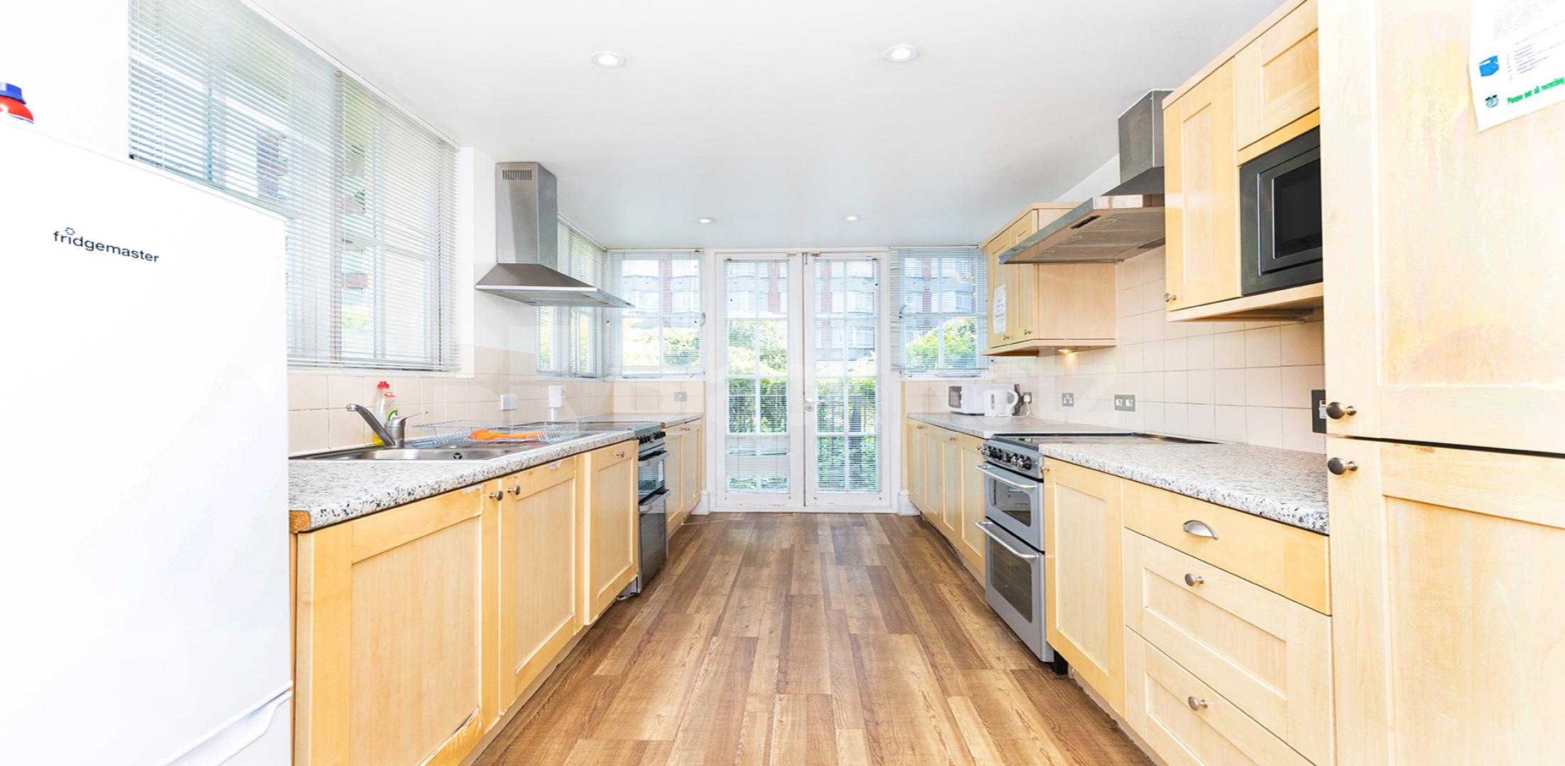 			HUGE 5 BED 4 BATH IN WC1!, 5 Bedroom, 1 bath, 1 reception Flat			 Bedford Place, BLOOMSBURY